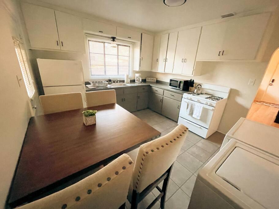 Pet Friendly! Private Casita In Nob Hill Villa Albuquerque Exteriör bild